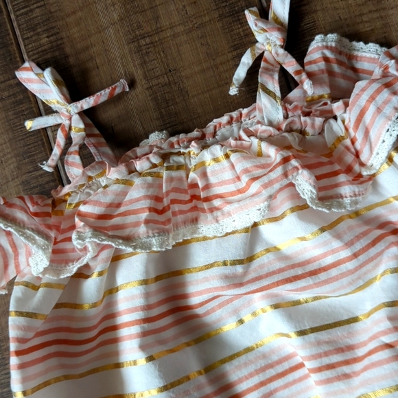One Piece Bubble/Romper with Ruffles / 3-6mth - Picture 2 of 3